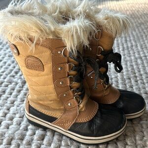 Sorel said inter boots size 2